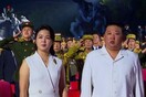 Βόρεια Κορέα: Σπάνια εμφάνιση για τη σύζυγο του Κιμ Γιονγκ Ουν - Τα δάκρυά της κατά την ανάκρουση του εθνικού ύμνου 