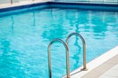 Κρήτη: Έριξαν υδροχλωρικό οξύ αντί για χλώριο σε πισίνα ξενοδοχείου