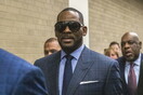 Αποκαλυπτική μαρτυρία στη δίκη του R. Kelly: «Κάναμε σεξ εκατοντάδες φορές πριν γίνω 18 ετών»