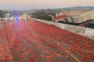 Καλιφόρνια: Αυτοκινητόδρομος καλύφθηκε από ντομάτες- Ατυχήματα και κυκλοφοριακό κομφούζιο