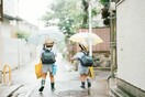Η πιο ζεστή πόλη της Ιαπωνία μοιράζει ειδικές ομπρέλες στα παιδιά για να προστατευτούν από τον ήλιο