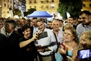 Θεσσαλονίκη: Η νυχτερινή βόλτα του πρωθυπουργού στην πλατεία Αριστοτέλους - Η χειραψία με Λευτέρη Πανταζή 