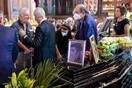 Ειρήνη Παππά: Πλήθος κόσμου στην κηδεία της για το «τελευταίο αντίο» 