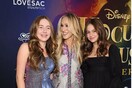 «Hocus Pocus 2»: Η Σάρα Τζέσικα Πάρκερ με τις δίδυμες κόρες της στην πρεμιέρα- Όλες με ψηλοτάκουνα SJP 