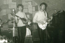 Οι The Beatles πριν γίνουν θρύλοι: Σπάνιες φωτογραφίες από τις πρώτες συναυλίες τους