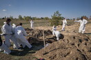 Ουκρανία: Εντοπίστηκε ομαδικός τάφος με 180 πτώματα
