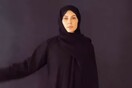 Hθοποιός του Netflix πετά τo χιτζάμπ και μένει τόπλες - Διαμαρτύρεται για την «αστυνομία ηθών» του Ιράν