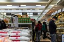 Καλάθι του νοικοκυριού: «Σούπερ μάρκετ παραπλανούν τους καταναλωτές»- Ποια τρικ χρησιμοποιούν