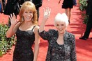 Kathy Griffin: Τη μπλόκαρε το Twitter και επέστρεψε μέσω του λογαριασμού της νεκρής μητέρας της- «Έκλεψες το αστείο, μ@@@λα» λέει στον Μασκ