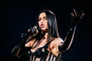 Η Dua Lipa διαψεύδει τα δημοσιεύματα πως θα τραγουδήσει στο Μουντιάλ του Κατάρ