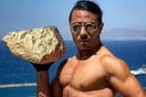 Salt Bae: Απαντά με μια «χρυσή» μπριζόλα στην κριτική για τον λογαριασμό των 161.000 ευρώ