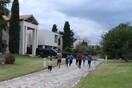 Καλαμάτα: Κατασχέθηκαν λογιστικά βιβλία και περίστροφο σε δομή της «Κιβωτού του Κόσμου»