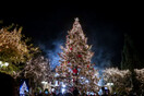 Γιορτινή εικόνα στην πλατεία Συντάγματος: Φωταγωγήθηκε το χριστουγεννιάτικο δέντρο