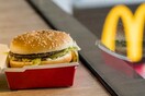 ΗΠΑ: Τα McDonald's θα δώσουν σε 3 νικητές τη «χρυσή κάρτα» για δωρεάν γεύματα για 50 χρόνια