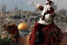 Ο Άγιος Βασίλης της Ιερουσαλήμ που καβαλάει καμήλα 