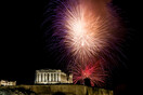 Με σόου πυροτεχνημάτων, μουσική και ευχές η Ελλάδα υποδέχθηκε το 2023