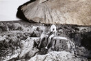 Dotter. Κρυμμένα πρόσωπα, φανερές πληγές στο φώτο-άλμπουμ της Αιμιλίας Μπαλάσκα