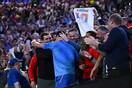 Australian Open: Ξέσπασε σε κλάματα ο Τζόκοβιτς μετά τη νίκη - Στην αγκαλιά των δικών του