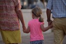 Δικαστήριο αποφάσισε υπέρ δύο παιδιών που δεν ήθελαν να βλέπουν τον παππού και τη γιαγιά τους