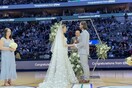 Ζευγάρι παντρεύτηκε στο ημίχρονο του αγώνα του NBA