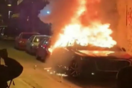 Εξάρχεια: Επίθεση με μολότοφ σε διμοιρία των ΜΑΤ- Κάηκαν οχήματα και κάδοι