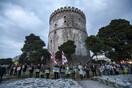 Θεσσαλονίκη: Ανθρώπινη αλυσίδα στο Λευκό Πύργο για τον πόλεμο στην Ουκρανία (ΦΩΤΟ)