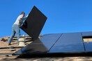 «Φωτοβολταϊκά στις στέγες»: Πώς θα λειτουργήσει το νέο πρόγραμμα-Δικαιούχοι και επιδοτήσεις 