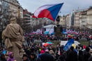 Τσεχία: Χιλιάδες κόσμου σε αντικυβερνητικές διαδηλώσεις κατά της φτώχειας 