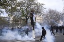 Οι σύμμαχοι του Εμανουέλ Μακρόν φοβούνται ότι η βία στους δρόμους βγαίνει εκτός ελέγχου