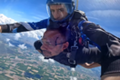 Ο Ντέμης Νικολαΐδης κάνει ελεύθερη πτώση- Στα 14.000 πόδια