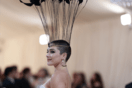 Met Gala 2023: Η Φλόρενς Πιού με νέο ξυρισμένο λουκ