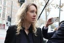 Σκάνδαλο Theranos: Η Ελίζαμπεθ Χολμς άρχισε να εκτίει την ποινή της σε φυλακή του Τέξας