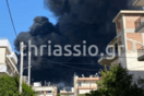 Μεγάλη φωτιά σε επιχείρηση στον Ασπρόπυργο- Πυκνός καπνός, μήνυμα από το 112