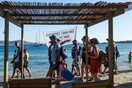 Δεν είναι μόνο η Πάρος! Η ιστορία και τα επόμενα σχέδια της Κίνησης Πολιτών για Ελεύθερες Παραλίες