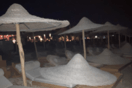Ελεύθερες παραλίες: Καταγγελίες πως στη Νάξο οι ξαπλώστρες επιστρέφουν μετά τους ελέγχους