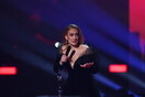 Adele: Τα «έβαλε» με σεκιούριτι στη συναυλία της- «Ασε ήσυχο τον θαυμαστή μου»