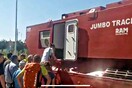 Κακοκαιρία - Λάρισα: Με ερπυστριοφόρο μεταφέρουν τον κόσμο στη Γιάννουλη