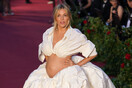 Vogue World: Λάμψη, [αφαιρετικές δημιουργίες» και η έγκυος Σιένα Μίλερ