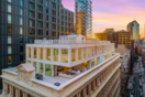 Ένα εντυπωσιακό penthouse στολίζει την κορυφή του Cast Iron House