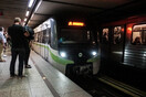Μετρό: Απεγκλωβίστηκε η γυναίκα που έπεσε στις γραμμές