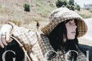 H Billie Eilish φωτογραφίζεται με την πρώτη vegan τσάντα του οίκου Gucci