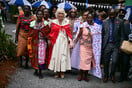 Η βασίλισσα Καμίλα χόρεψε με γυναίκες των Μασάι