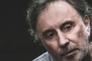 Θεατρική ομάδα με τον σκηνοθέτη Κοραή Δαμάτη στην Αθηναϊκή Σκηνή