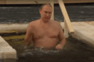 Ο Πούτιν βούτηξε ξανά στα παγωμένα νερά για τα Θεοφάνια 