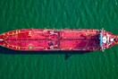 Νέα πυραυλική επίθεση σε πλοίο στην Ερυθρά Θάλασσα - Αναφορές για εκρήξεις