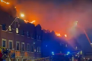 Μεγάλη φωτιά σε αστυνομικό τμήμα του Λονδίνου - Τα βίντεο με τις φλόγες
