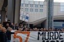Οπαδοί του ΠΑΟΚ φώναξαν συνθήματα κι άνοιξαν πανό για τα Τέμπη στο Ευρωκοινοβούλιο