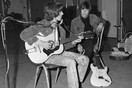 Η χαμένη κιθάρα του Τζον Λένον βγαίνει σε δημοπρασία