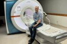 Αυστραλός γιατρός που εφάρμοσε δική του πρωτοποριακή θεραπεία παραμένει χωρίς καρκίνο ύστερα από έναν χρόνο