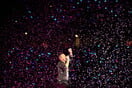 Coldplay: Άνοιξαν οι πύλες της συναυλίας με τους 60.000 θεατές